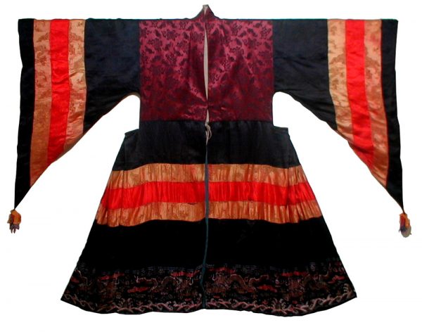 Black Hat Silk Dancer's Robe with Cloud Collar